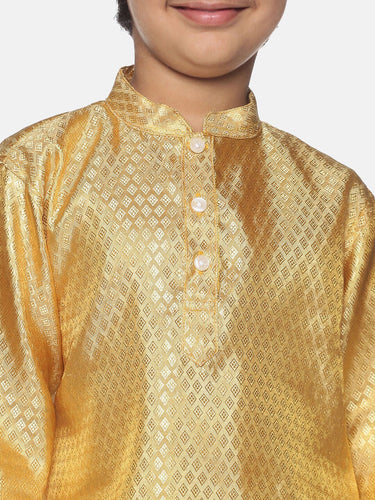 https://cdn.shopify.com/s/files/1/1857/6931/products/364c66c3-2b49-4576-a1a3-963240e575fe1639986761453SethukrishnaBoysGold-TonedKurtawithPyjamas2.jpg?v=1661584227